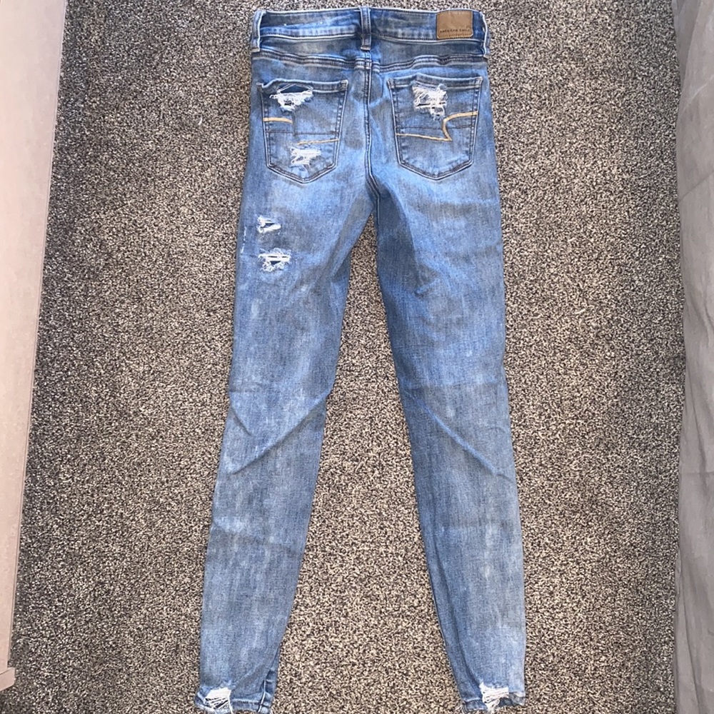 Like new distressed hi-rise jeggings - Picture 8 of 9